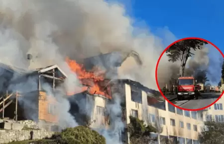 Impactante incendio consume hist�rico hotel tur�stico