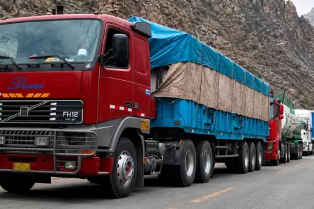 Sector de transporte advierte paralizaci�n por alza de combustible