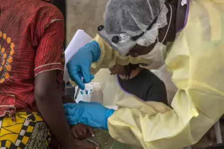 OMS calcula que primeras vacunas contra el brote de �bola en el Congo podr�an es