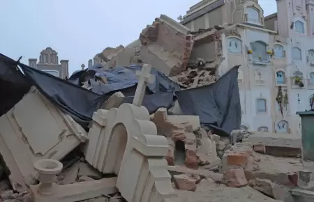 Cementerio afectado por sismo