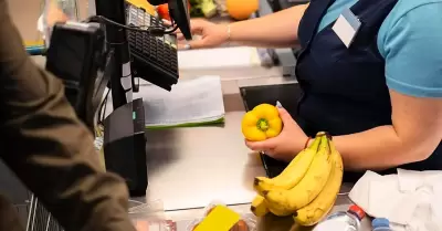 Despiden a empleada por por pagar compras de hermana con su descuento.