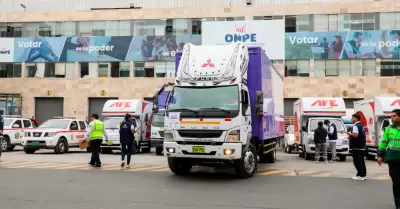 ONPE inicia traslado del material electoral para las elecciones primarias.