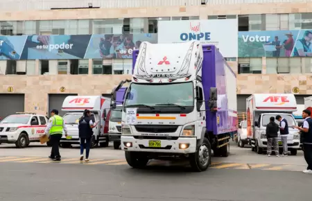 ONPE inicia traslado del material electoral para las elecciones primarias.