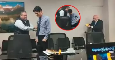Alcalde de Surco fue captado usando equipo en ambiente no oficial