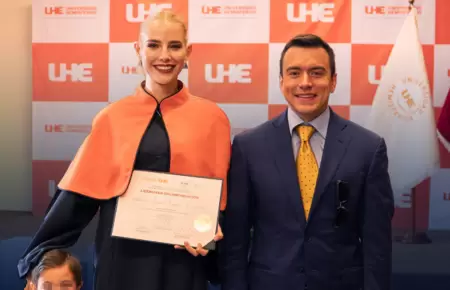 Presidente de Ecuador asegura que t�tulo de su esposa es "leg�timo".