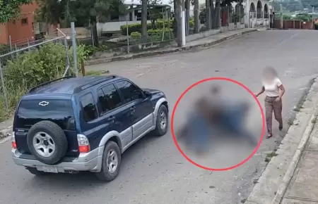 Mujer atropella a su expareja
