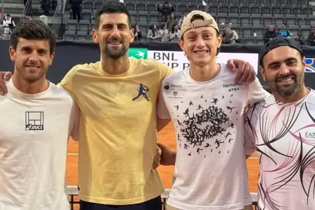 Novak Djokovic felicit� a Ignacio Buse tras coronarse en el ATP 500 de Hamburgo.
