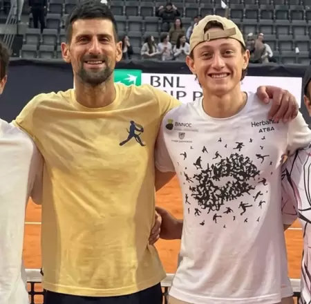 Novak Djokovic felicit� a Ignacio Buse tras coronarse en el ATP 500 de Hamburgo.