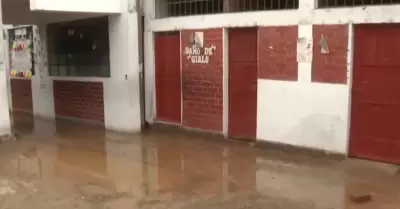 Inundaci�n en el colegio Fe y Alegr�a de SJL.