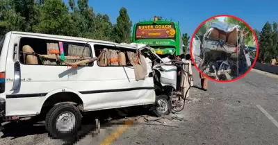 Choque de autob�s y furgoneta deja 17 muertos.