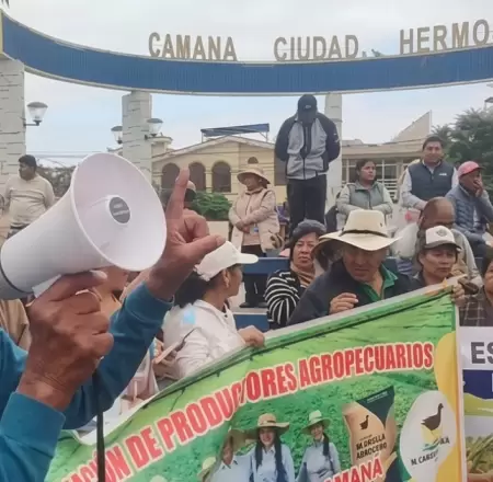 Productores de arroz contin�an protesta por ca�da de precios.