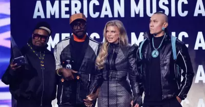 Black Eyed Peas se re�ne con Fergie