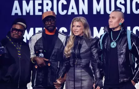 Black Eyed Peas se re�ne con Fergie