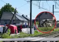 Tragedia en v�a ferroviaria: Tren de pasajeros embiste bus escolar dejando al menos cuatro fallecidos