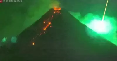 Meteoro sobrevol� un volc�n en erupci�n en Filipinas