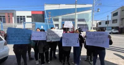 Padres protestan en Tacna.