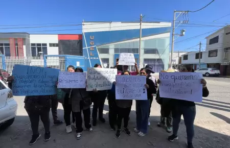 Padres protestan en Tacna.