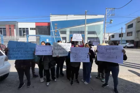 Padres protestan en Tacna.