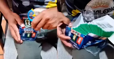 Joven mostr� como al abrir un paquete sellado, fue estafado con sobres de infusi