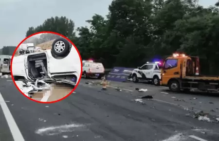 Bus con pasajeros choca con cami�n y deja 13 personas fallecidas