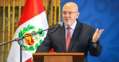 Carlos Bruce afirma que serenos pueden disparar ante delincuentes.