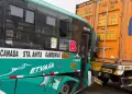 Accidente en La Victoria: 13 heridos dej� el violento choque de un bus de transporte p�blico contra un cami�n