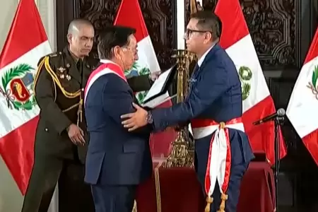 El mandatario realiz� ceremonia sorpresiva en Palacio.