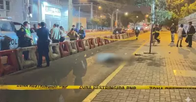 Hombre muere apu�alado tras defender a su amigas