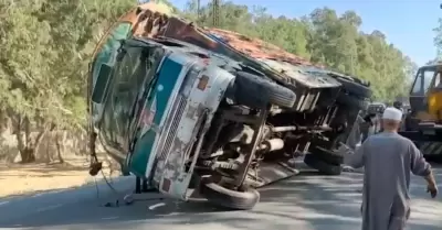Accidente en Afganist�n: Volcadura de cami�n.