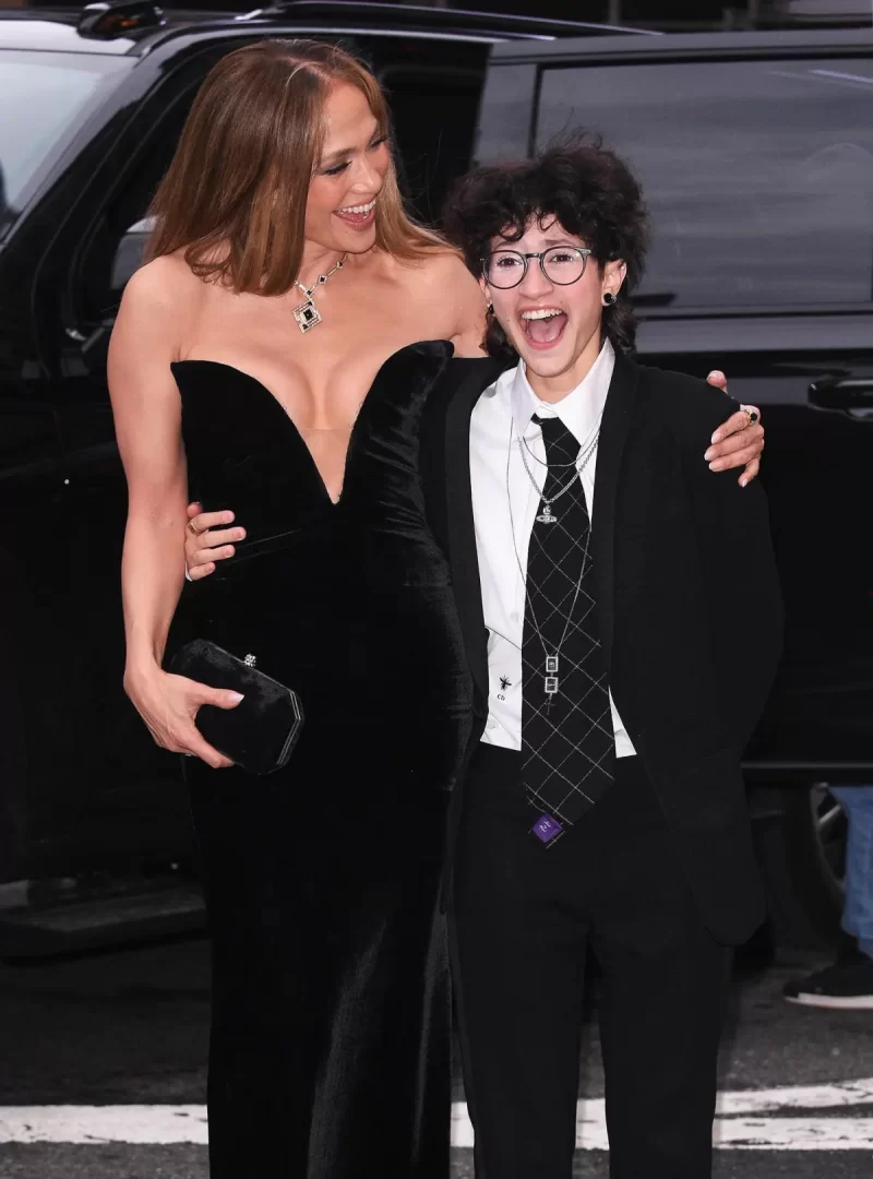 Emme Maribel Mu�iz, hija mayor de Jennifer Lopez y Marc Anthony, revel� su nueva identidad de g�nero en su graduaci�n del instituto.