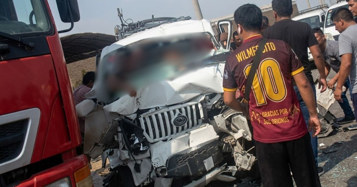 Tragedia en carretera de Lambayeque: choque entre miniván y tráiler deja dos muertos y diez heridos