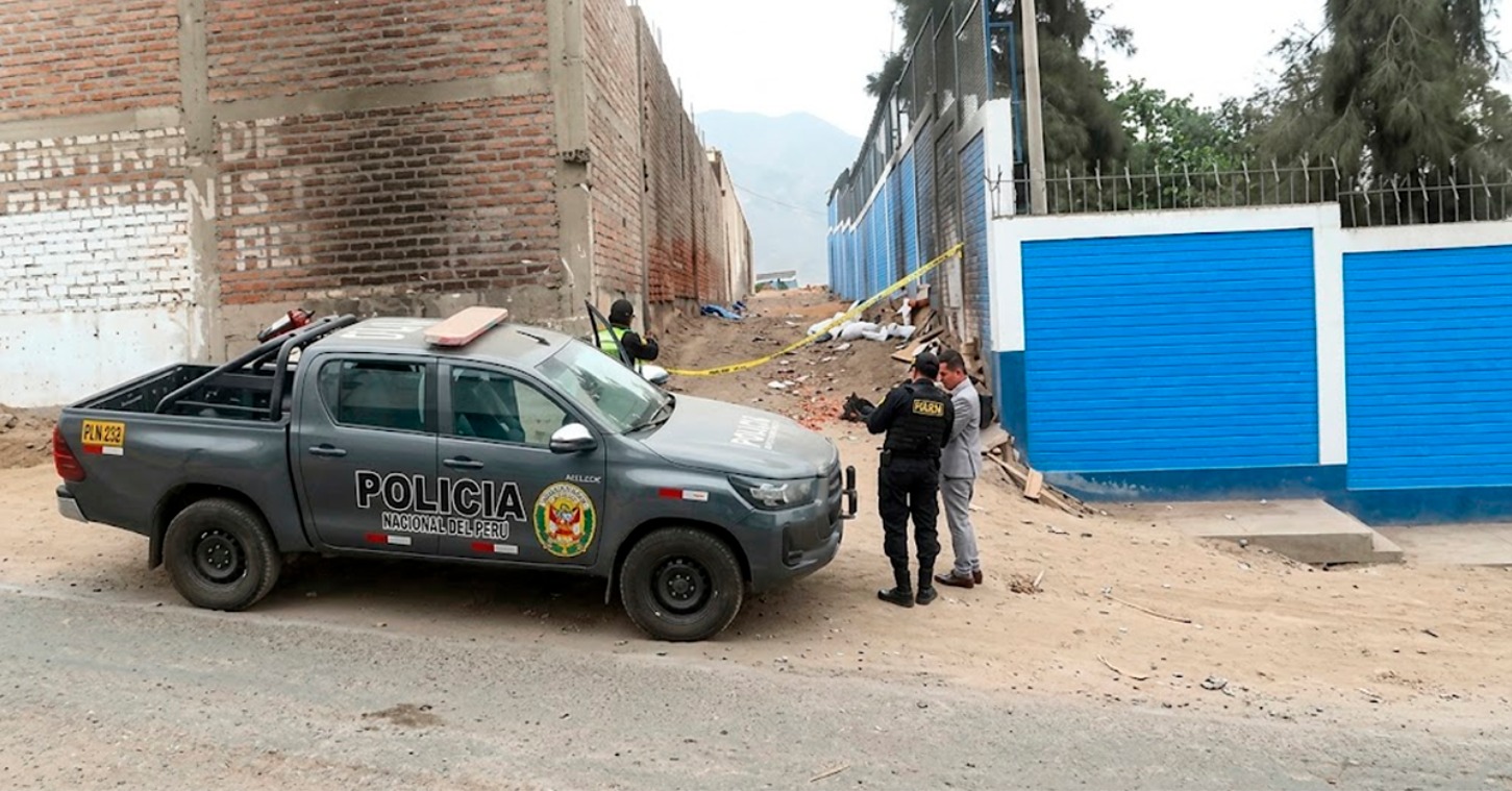 Hallan cadáver calcinado con impactos de bala en descampado 