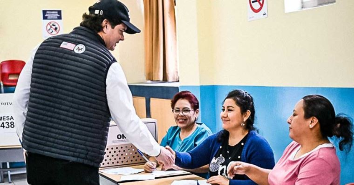 Embajador de EE.UU asistió a local de votación para supervis
