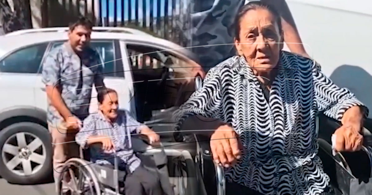 Adulta mayor de 87 años y con discapacidad acude a votar en 