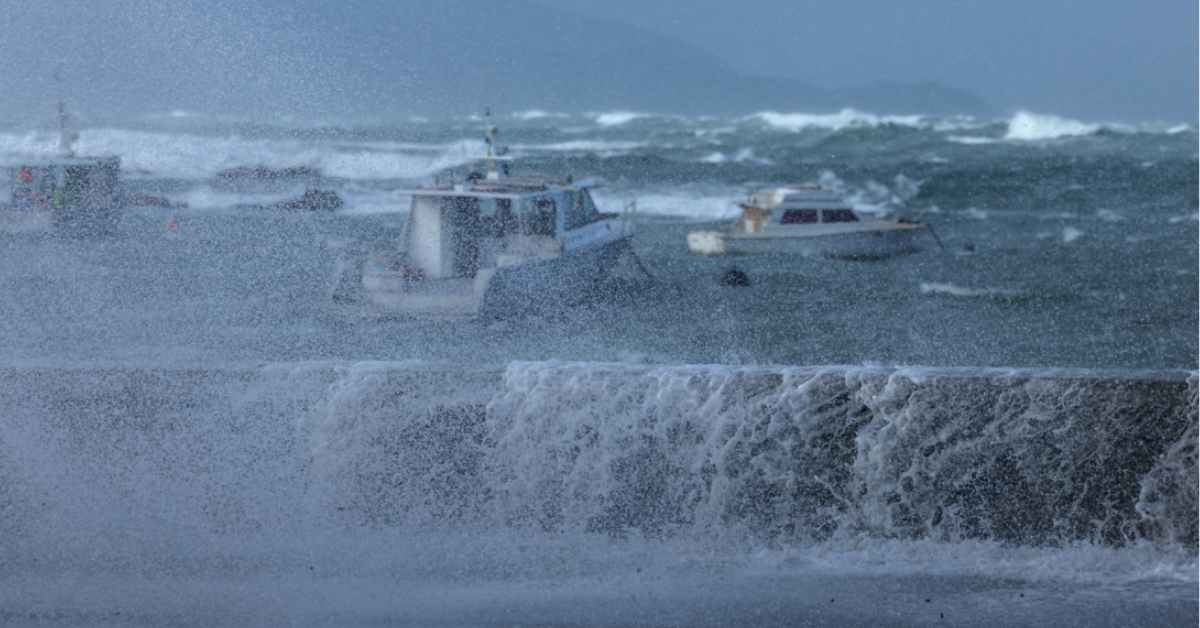 Nueva Zelanda evacúa a cientos de personas por olas gigantes