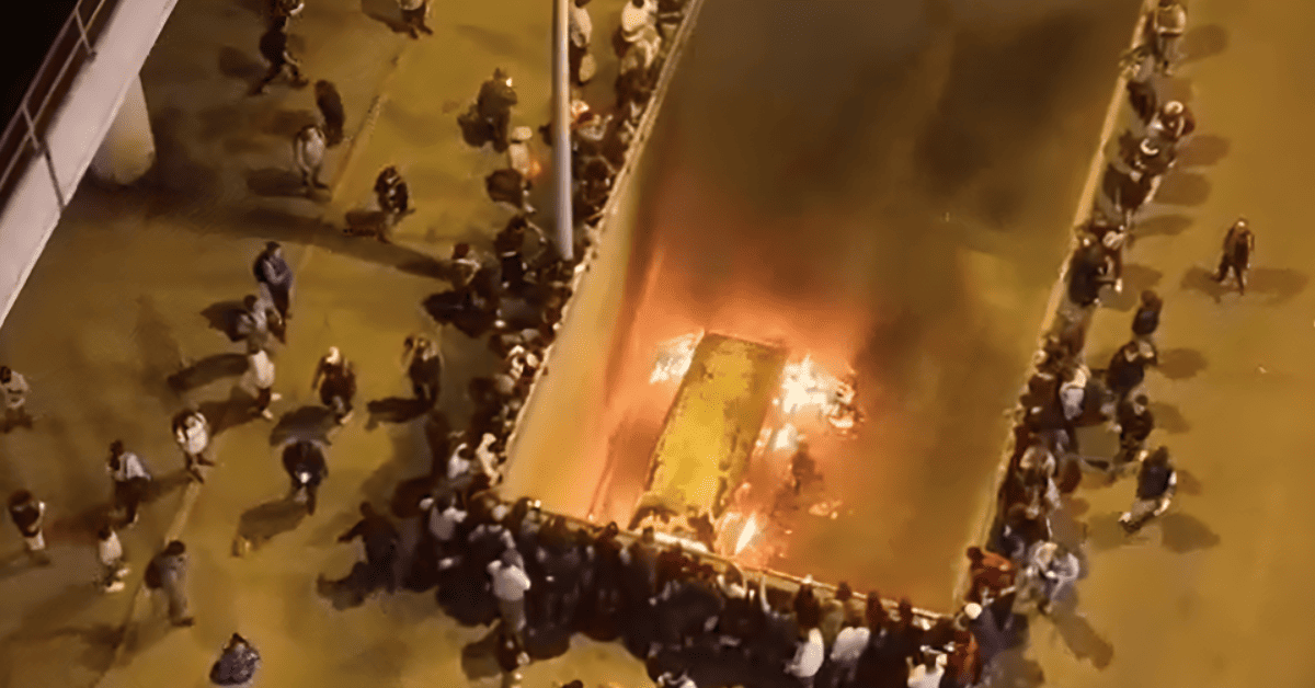 Combi de 'Los Rojitos' se incendió en San Juan de Miraflores