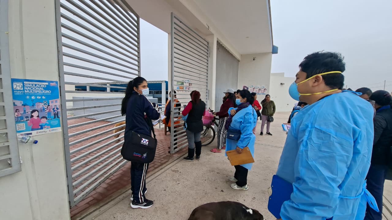 Autoridades de Salud y Educación intervienen colegio tras de