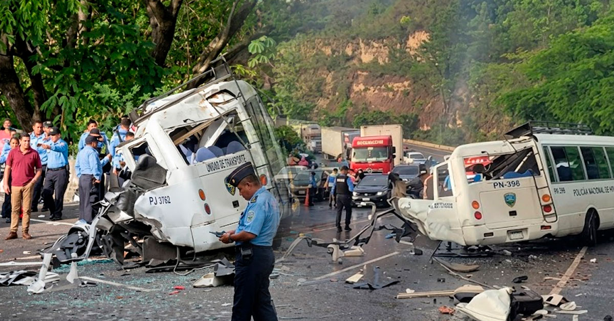 Accidente dejó varios policías muertos y heridos.