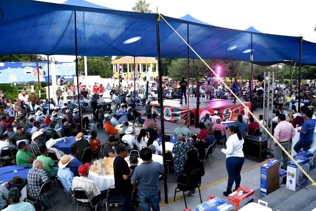 Show polémico de modelo por el Día del Padre