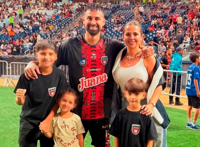 Futbolista argentino no pierde la esperanza de encontrar a su esposa e hijos con vida.