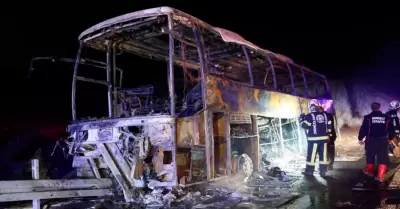 Choque e incendio de autob�s en Turqu�a.