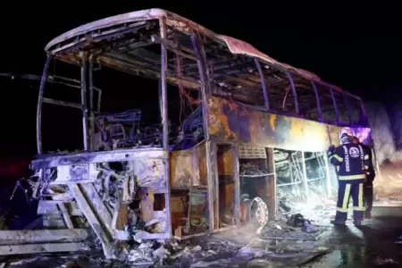 Choque e incendio de autob�s en Turqu�a.