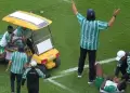 Carrito m�dico se hace viral por atropellar a QUERIDO jugador en pleno partido: "No lo vi"