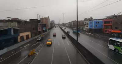 Llovizna sorprende a lime�os en junio.