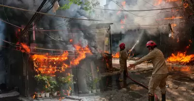 Incendio en hotel de Nueva Delhi, India.