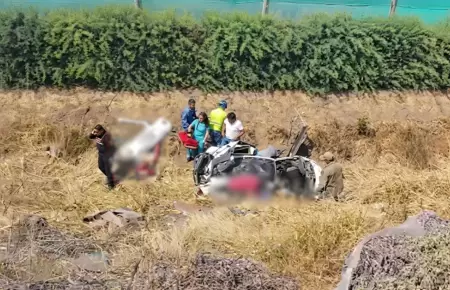 Despiste de un auto dej� dos personas fallecidas y un herido