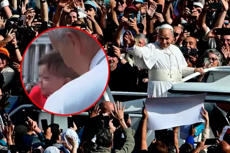 El pont�fice salud� y bendijo a compatriotas antes de su liturgia.