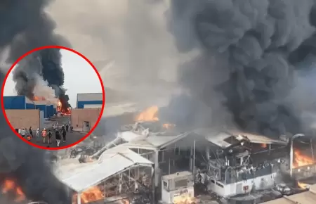 Incendio de grandes proporciones consume f�brica en Lur�n
