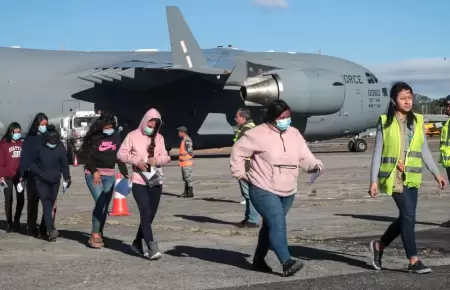 Cuatro compatriotas deportados al Congo desde EE.UU. regresaron a Per�