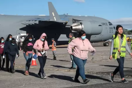 Cuatro compatriotas deportados al Congo desde EE.UU. regresaron a Per�